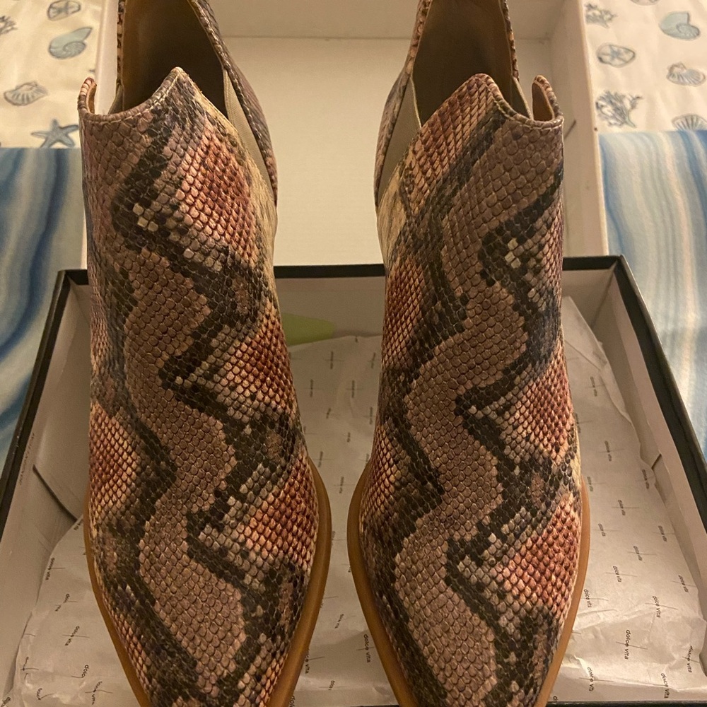 Dolce Vita Women’s Mauve/Pink Snakeskin Ankle Boots Size 10